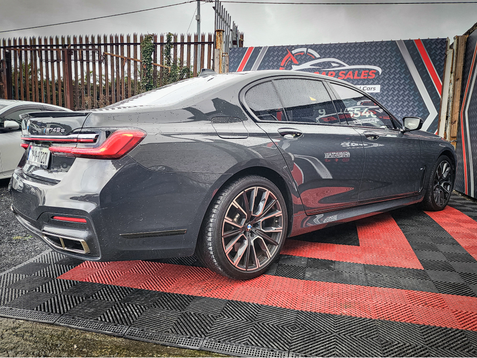 2021 BMW 7 Series M745e plug-in hybrid €49,950