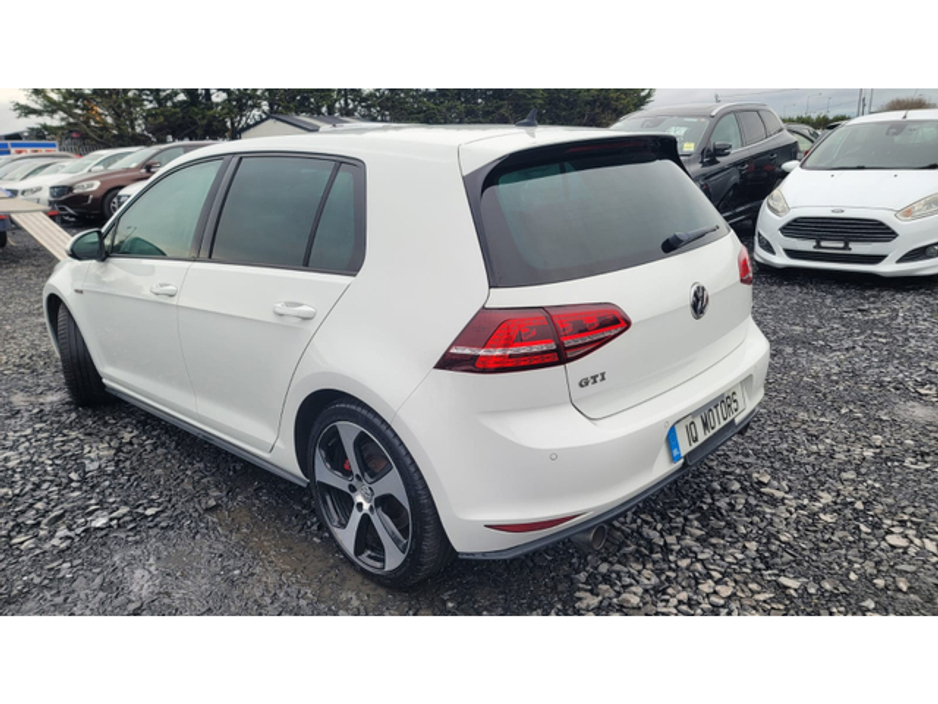 2016 Volkswagen Golf - image 10