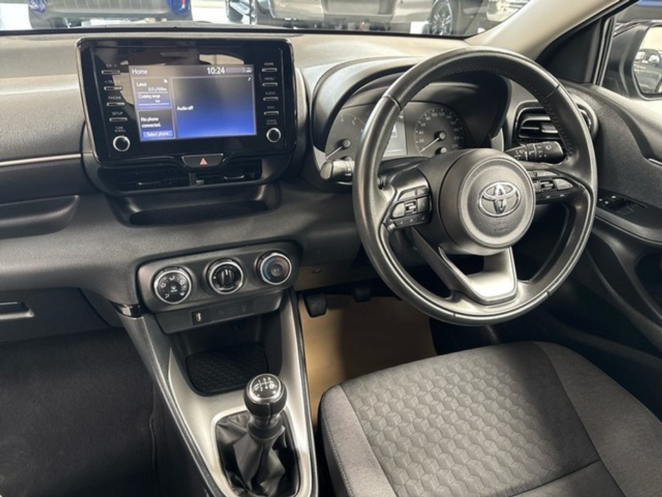 2022 Toyota Yaris - image 8