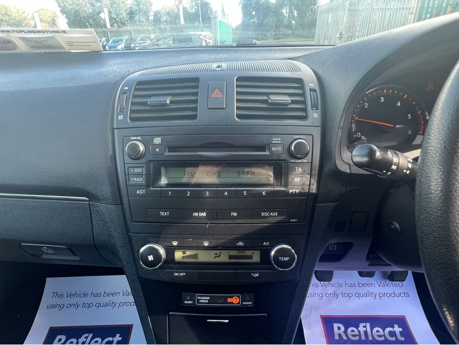 2011 Toyota Avensis - image 15