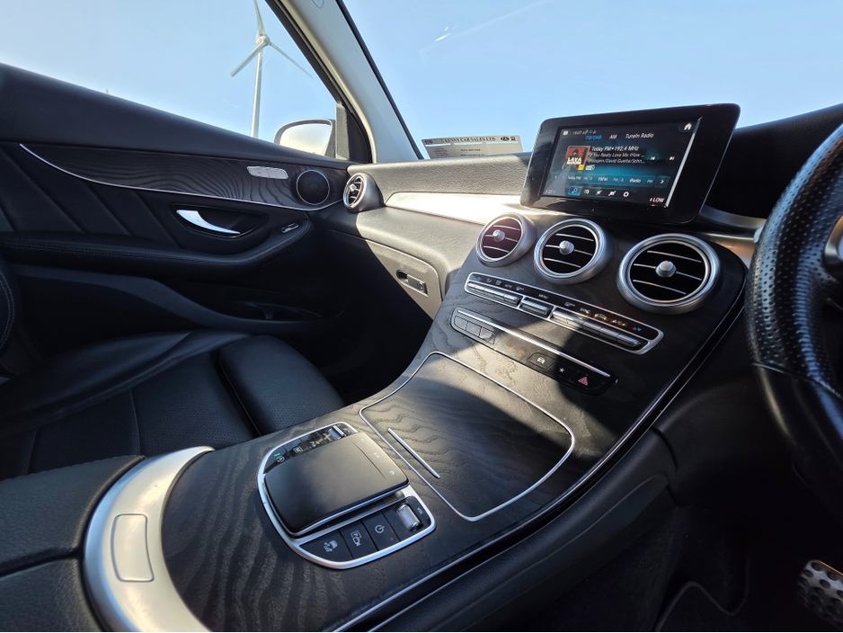 2021 Mercedes-Benz GLC Class - image 6