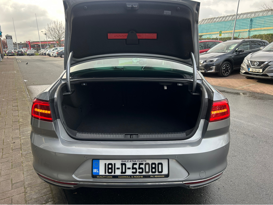 2018 Volkswagen Passat - image 16