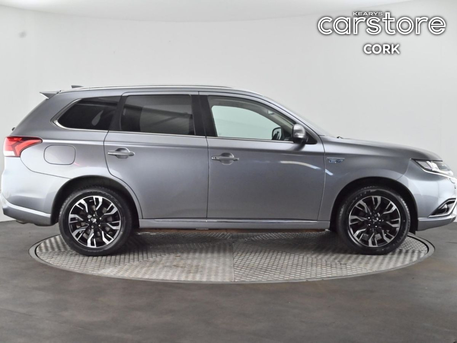 2017 Mitsubishi Outlander PHEV 2.0L MIVEC 4WD 5-Seater Instyle €16,880