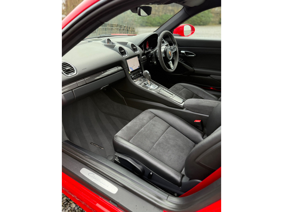 2018 Porsche 718 - image 13