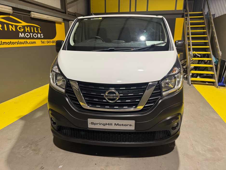 2020 Nissan NV300 - image 10