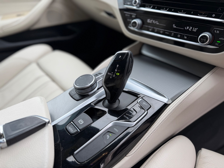2019 BMW 5 Series - image 13