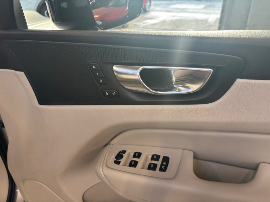 2023 Volvo XC60 T6 PHEV PLUS DARK AWD 5DR AUTO €39,750