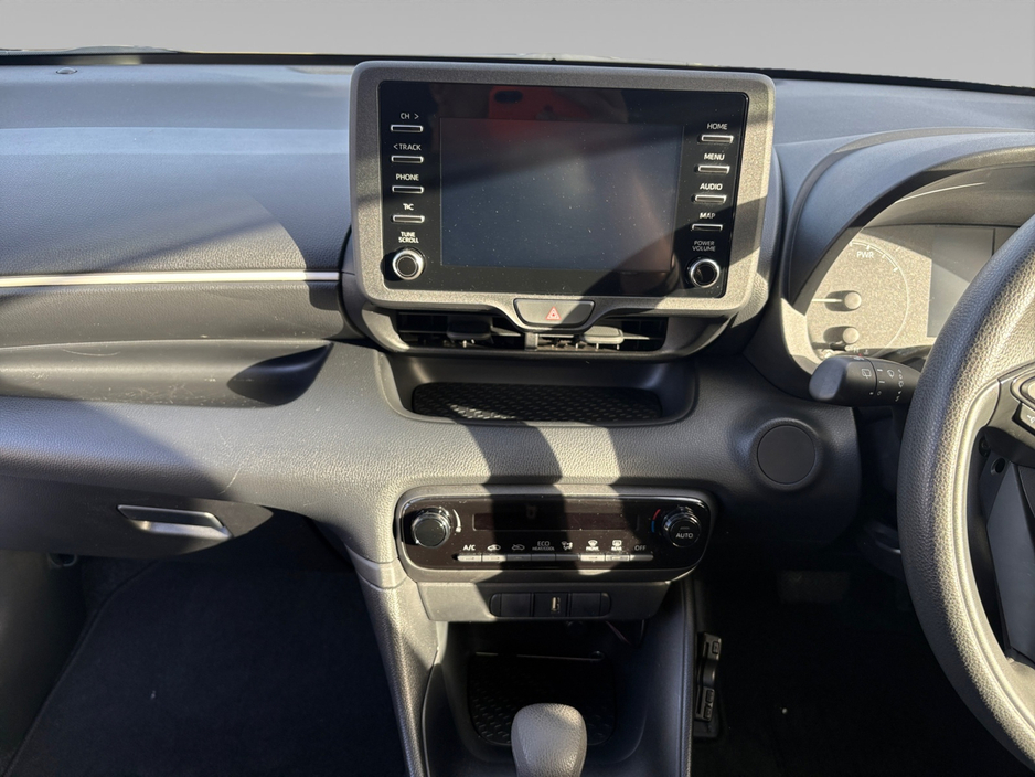 2020 Toyota Yaris - image 12