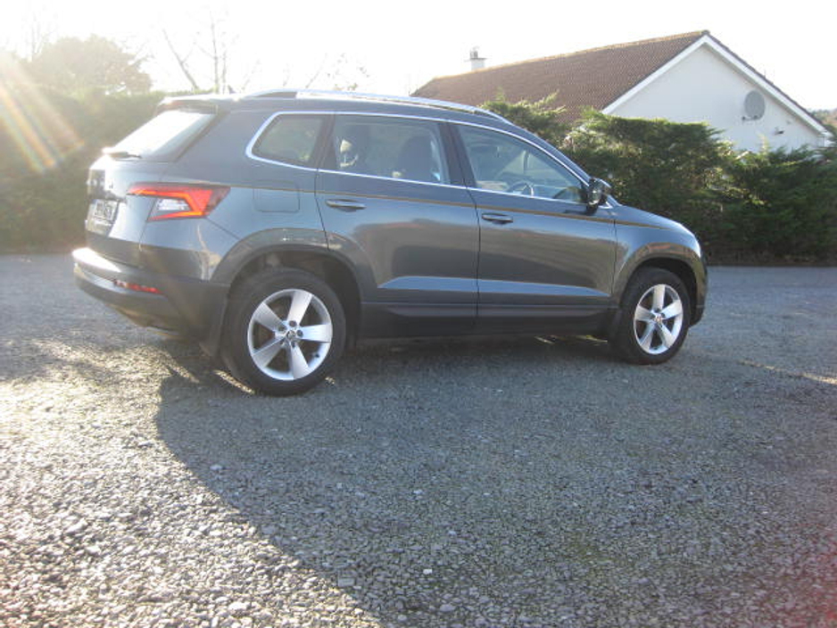 2020 Skoda Karoq - image 12