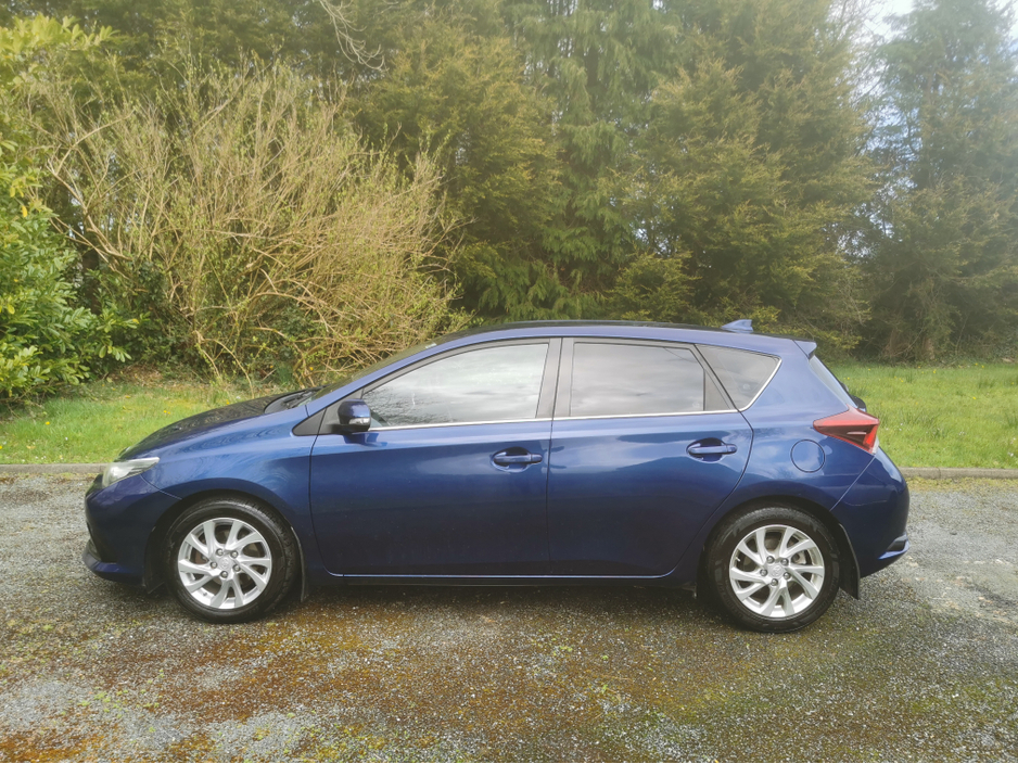 2016 Toyota Auris - image 10