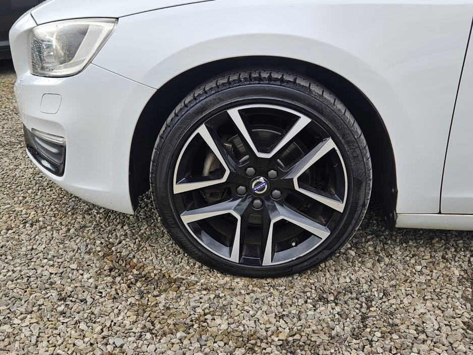 2017 Volvo S60 - image 7