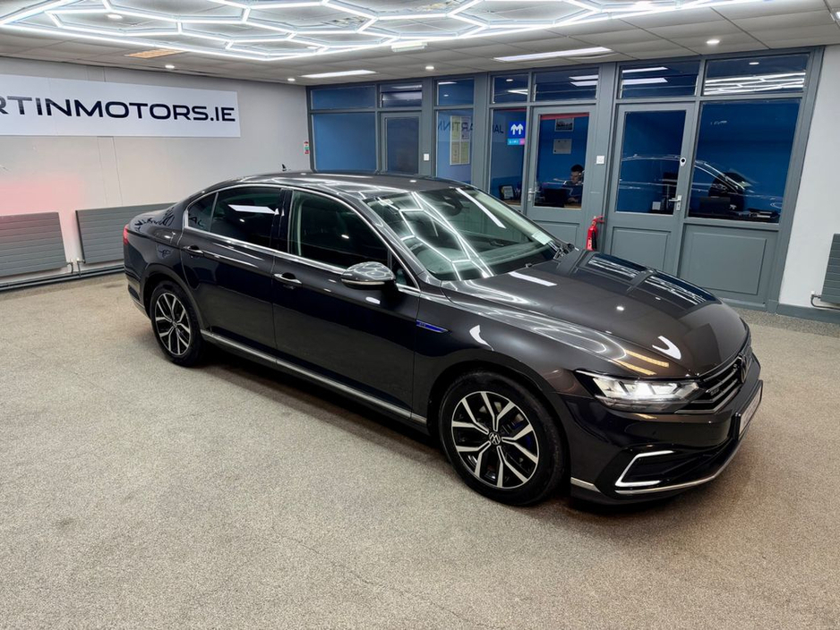 2022 Volkswagen Passat GTE S-A DSG €25,450
