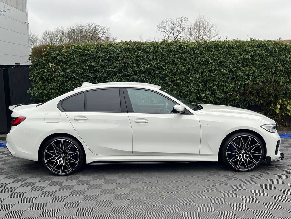 2021 BMW 3 Series 330e M-SPORT COMPETITION 2.0 * VERY LOW MILEAGE * // FULL SERVICE HISTORY // NEW 20" M3 COMP ALLOYS // LEATHER M-SPORT INTERIOR €36,900