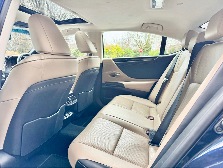 2021 Lexus ES 300 H DYNAMICS!! 1 YR HYBRID WARRANTY !! €29,900