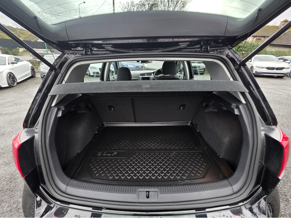 2016 Volkswagen Golf - image 8