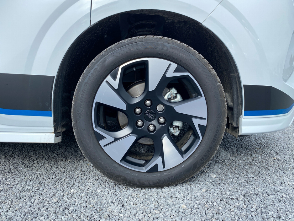 2026 Ford Transit Custom - image 25