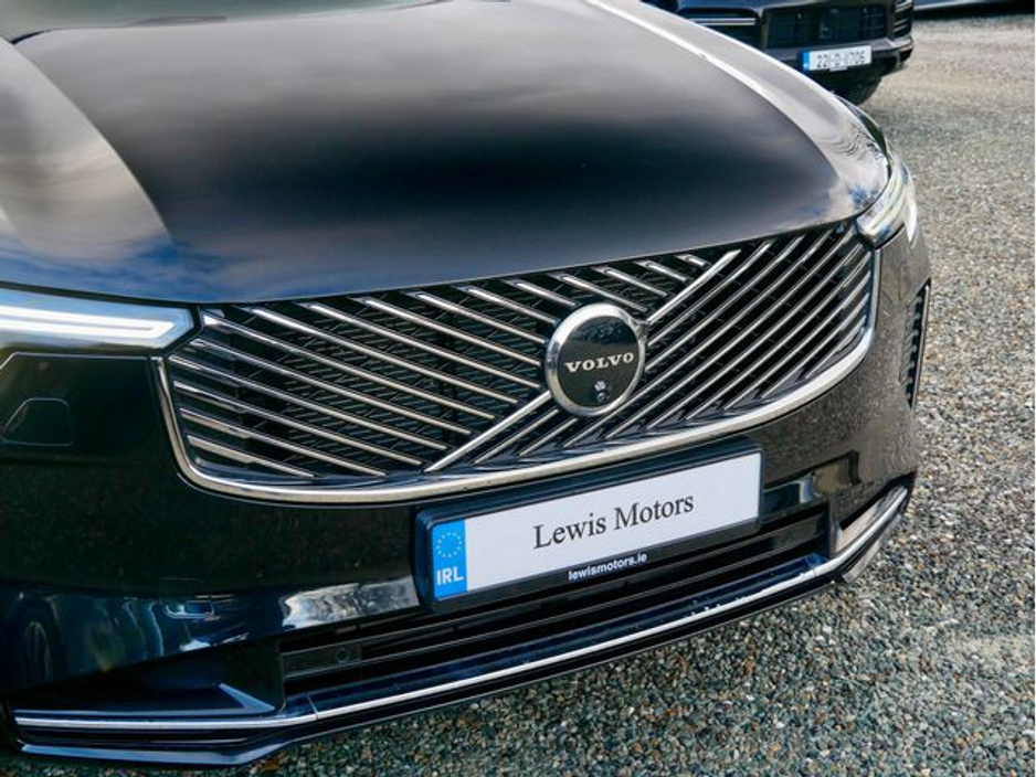 2025 Volvo XC90 - image 10