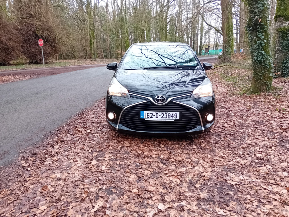 2016 Toyota Yaris - image 2