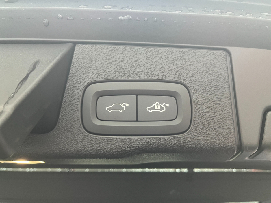 2021 Volvo XC60 €39950 2021 VOLVO XC60 RECHARGE PLUG-IN HYBRID T8 AWD 2.0 AUTOMATIC / CRUISE CONTROL / 360° CAMERA / ELECTRIC MEMORY & HEATED SEAT / PANORAMIC SUNROOF / APPLE CARPLAY €39,950