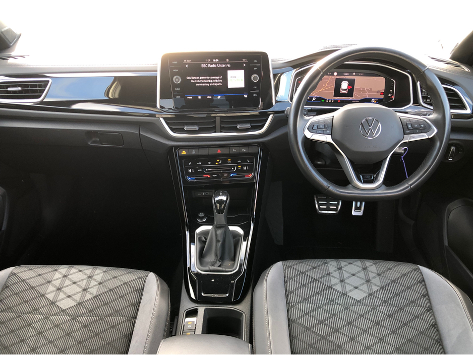 2024 Volkswagen T-Roc - image 2