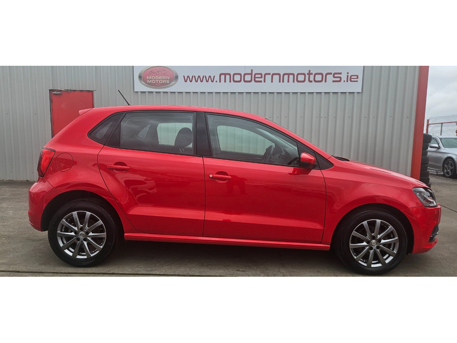 2015 Volkswagen Polo - image 14