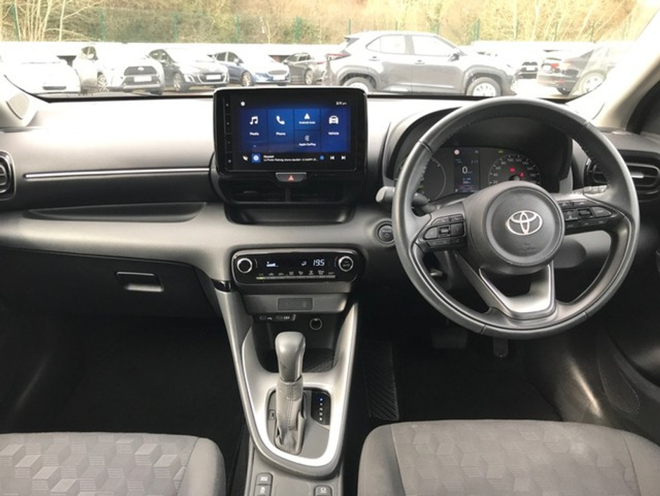 2024 Toyota Yaris - image 8