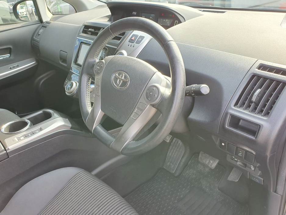 2016 Toyota Prius+ - image 10