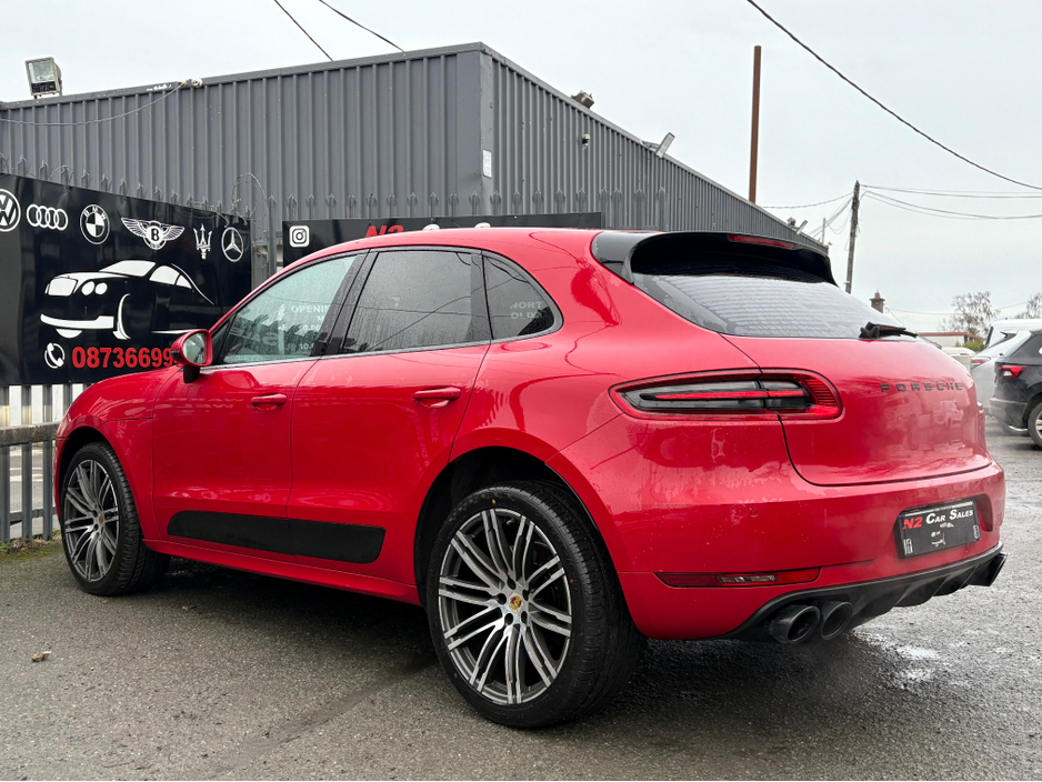 2017 Porsche Macan - image 6