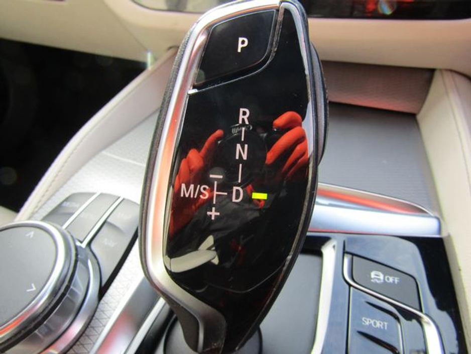 2018 BMW 5 Series - image 35