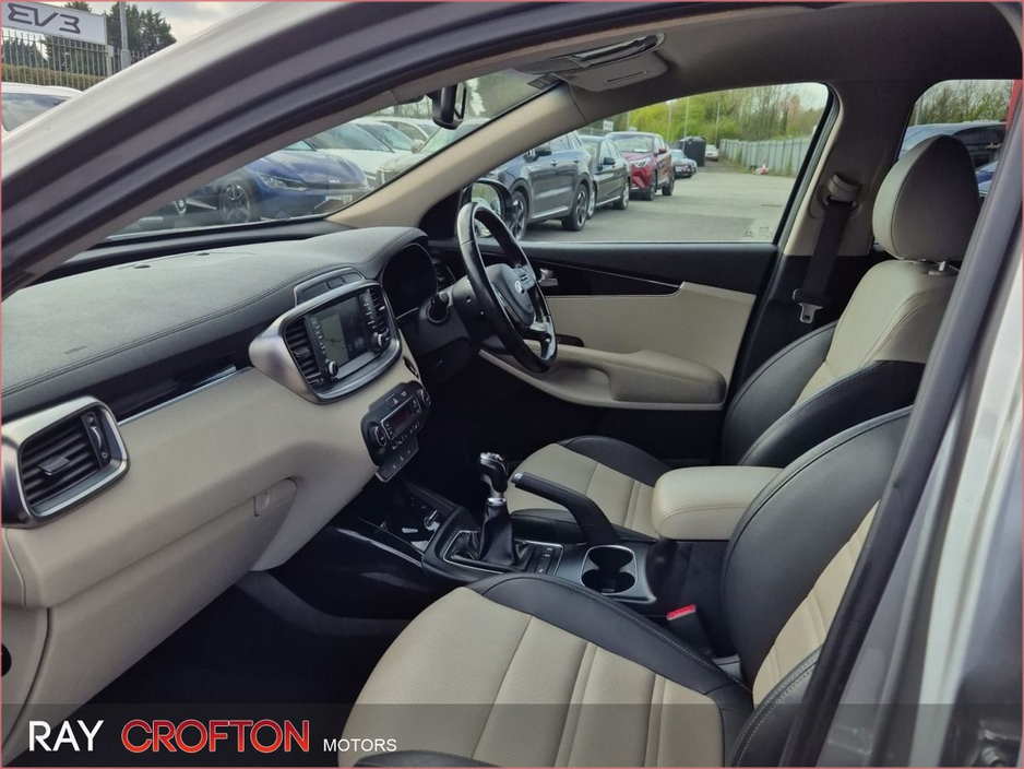 2019 Kia Sorento - image 6
