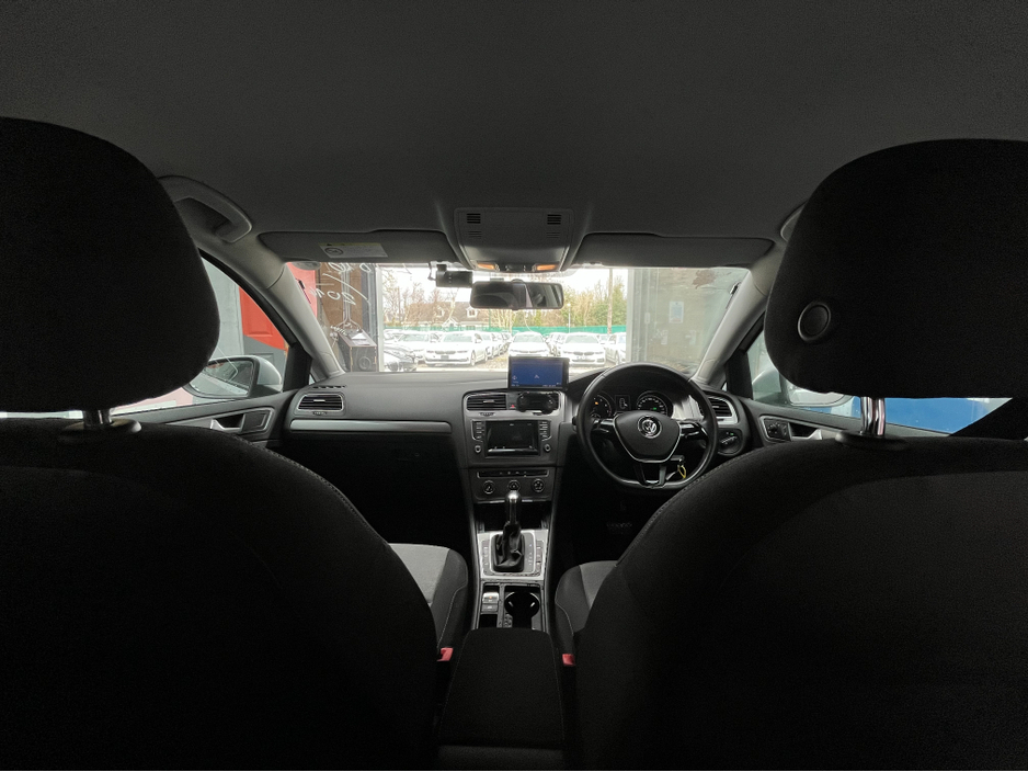 2014 Volkswagen Golf - image 12