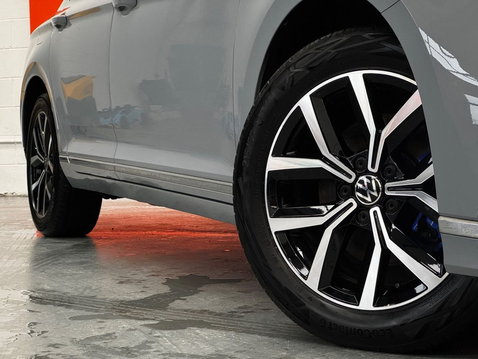 2021 Volkswagen Passat - image 4