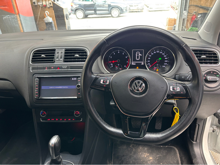 2016 Volkswagen Polo - image 7