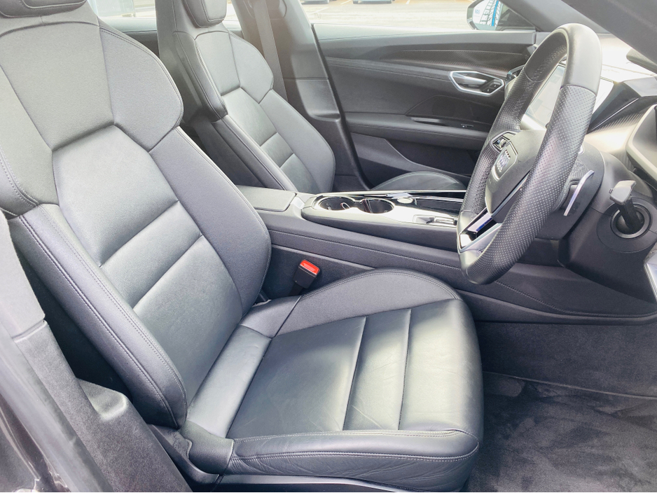 2022 Audi e-tron - image 13