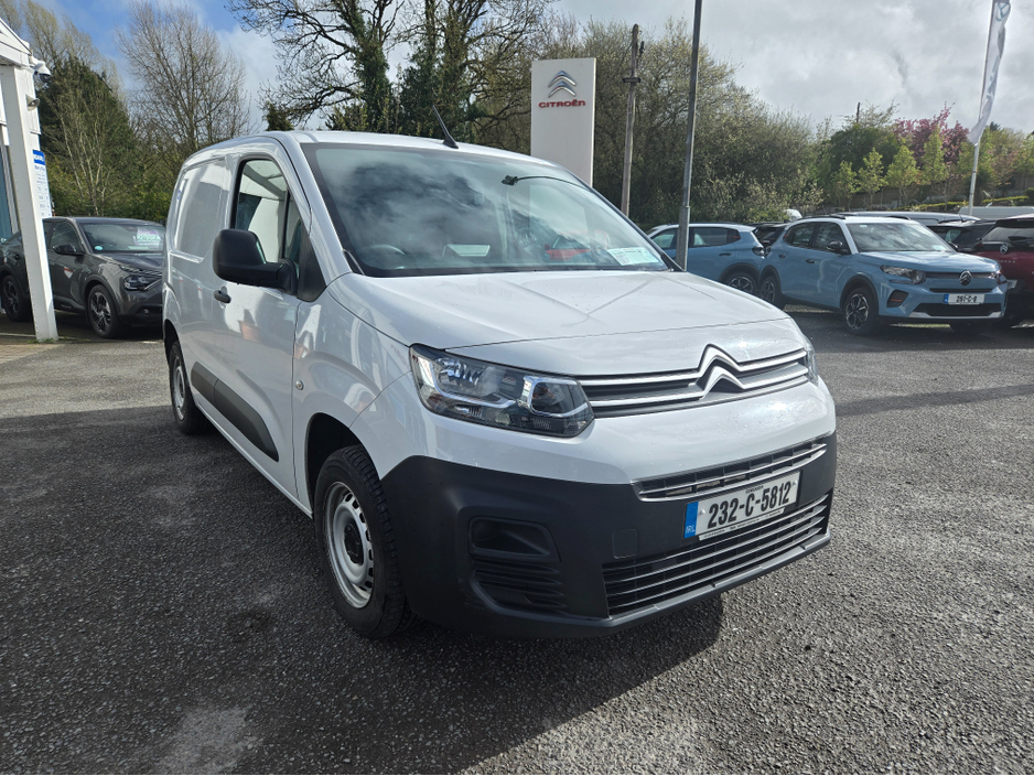 2023 Citroen Berlingo - image 6