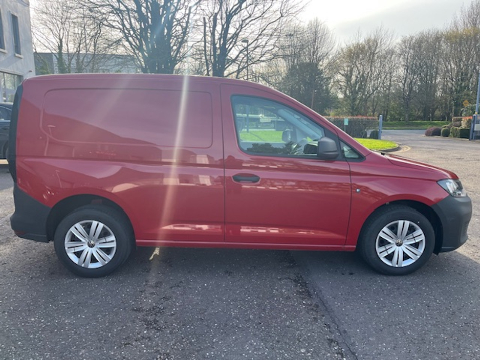 2025 Volkswagen Caddy - image 8