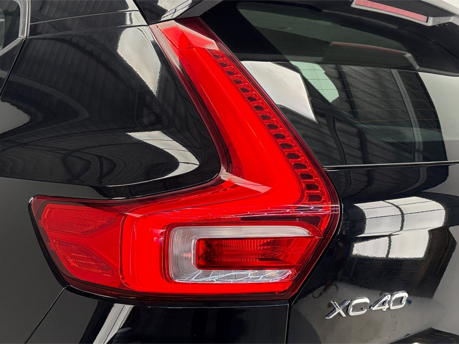 2020 Volvo XC40 - image 10