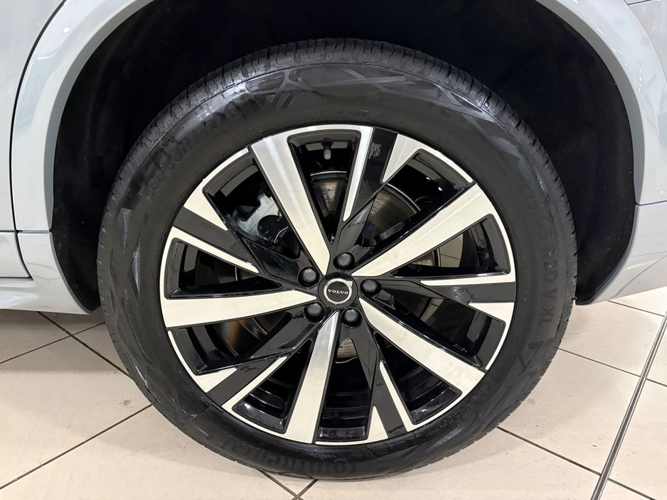 2025 Volvo XC90 T8 PLUS AWD=VAPOUR GREY//PAN ROOF//AS NEW=2 YEAR WARRANTY=TAILORED FINANCE PACKAGES INCL PCP AVAILABLE=TRADE IN'S WELCOME €79,995