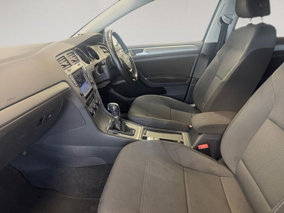 2015 Volkswagen Golf - image 17