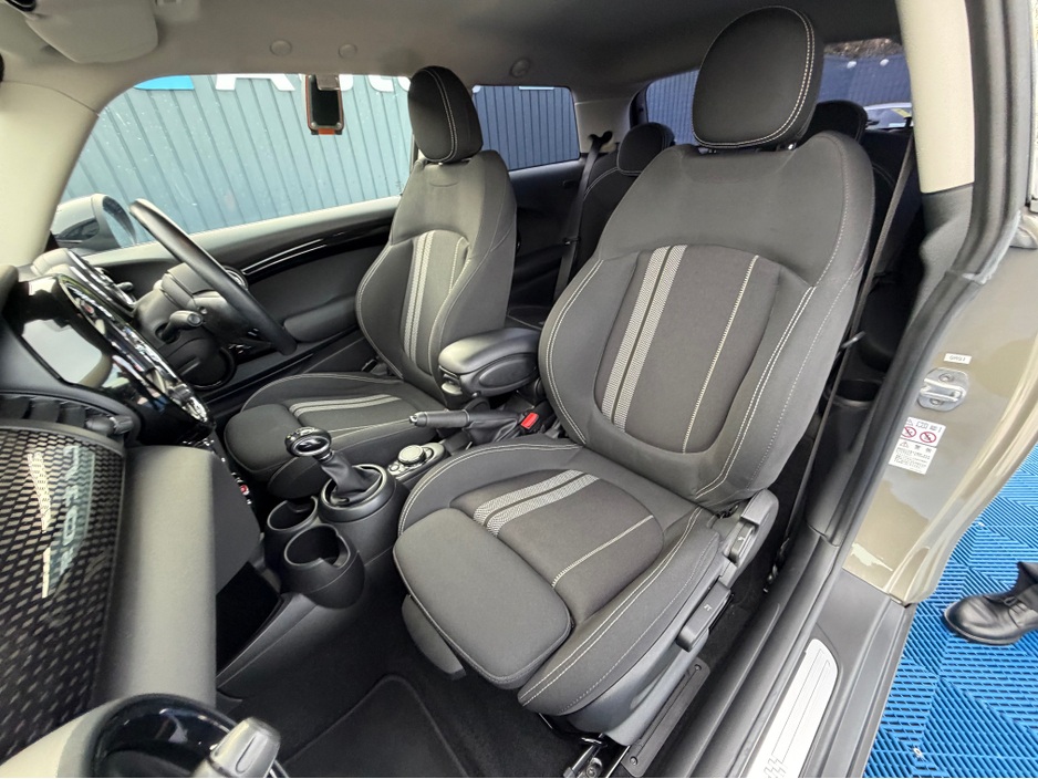 2018 MINI Cooper - image 35