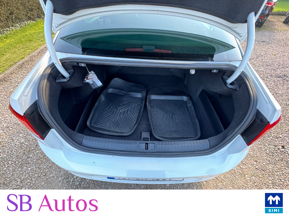 2018 Volkswagen Passat - image 9