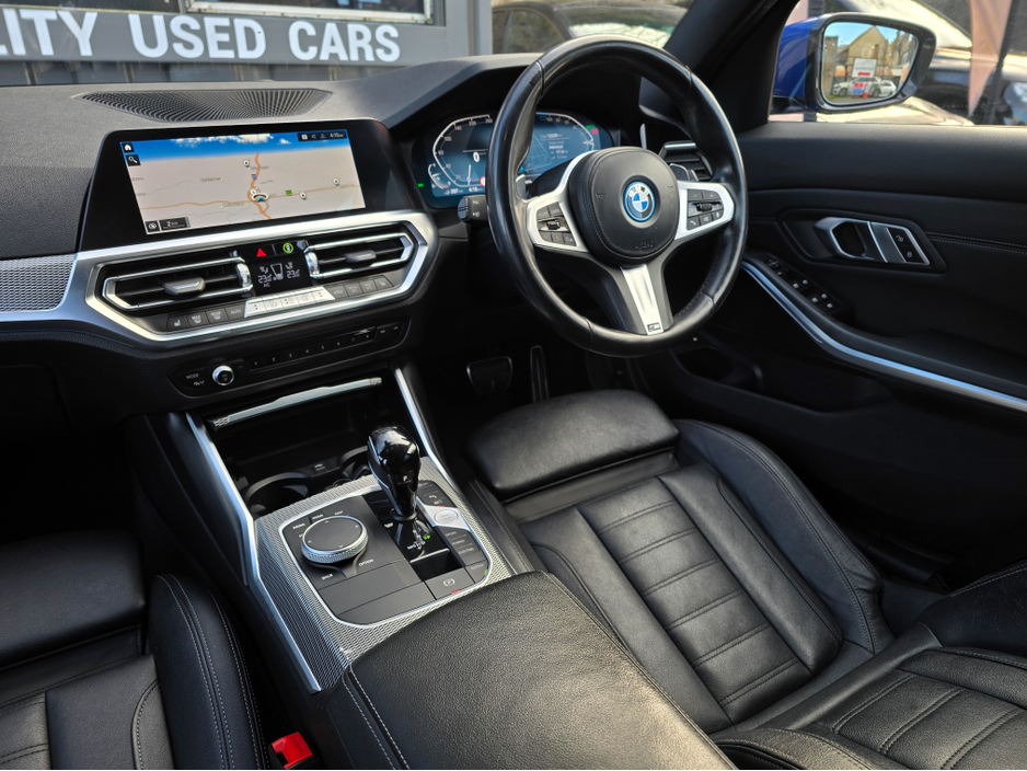 2022 BMW 3 Series - image 20
