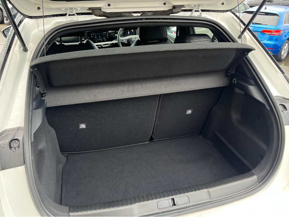 2024 Opel Mokka GS 1.2 PETROL AUTOMATIC //HEATED SEATS AND STEERING WHEEL//MASSAGE DRIVERS SEAT//REVERSE CAMERA//KEYLESS ENTRY//ADAPTIVE CRUISE CONTROL// €23,950