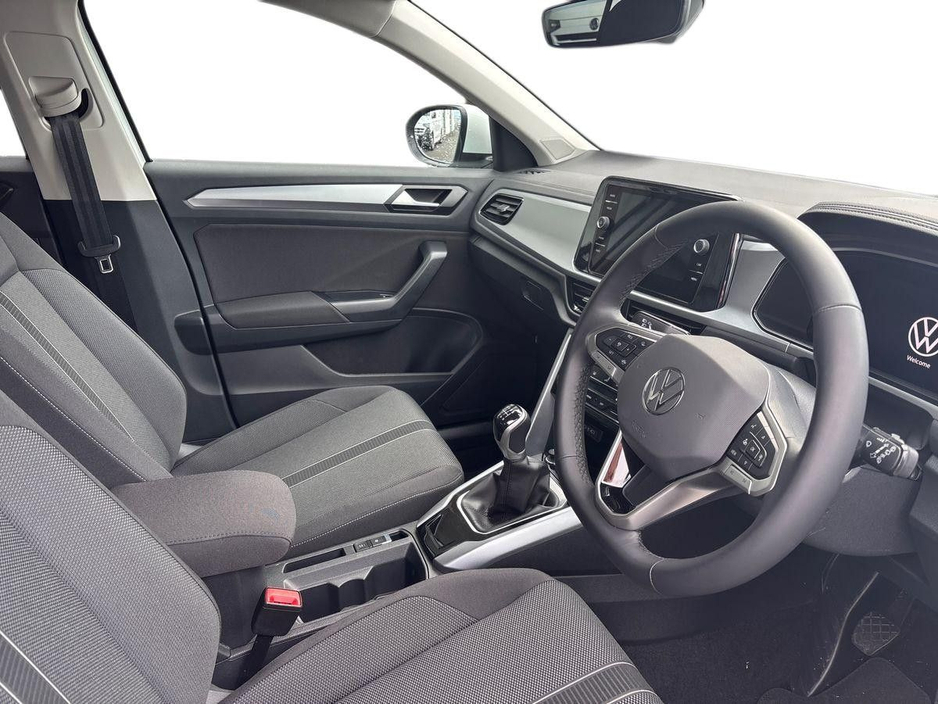 2026 Volkswagen T-Roc - image 6