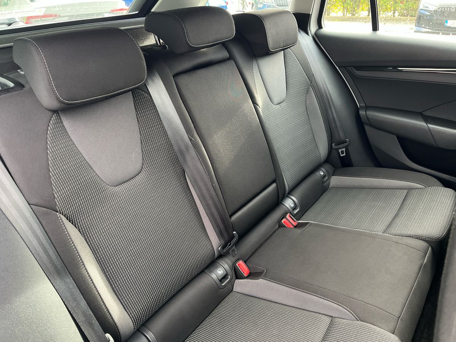 2022 Skoda Octavia - image 10