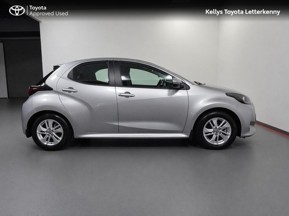 2025 Toyota Yaris - image 3