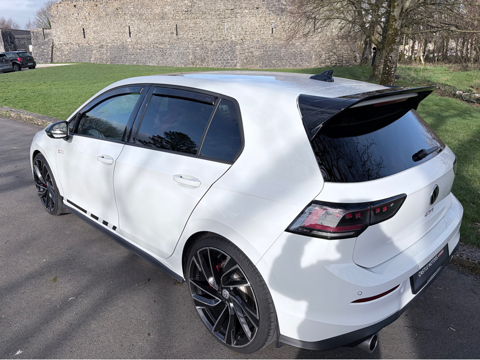 2025 Volkswagen Golf - image 4