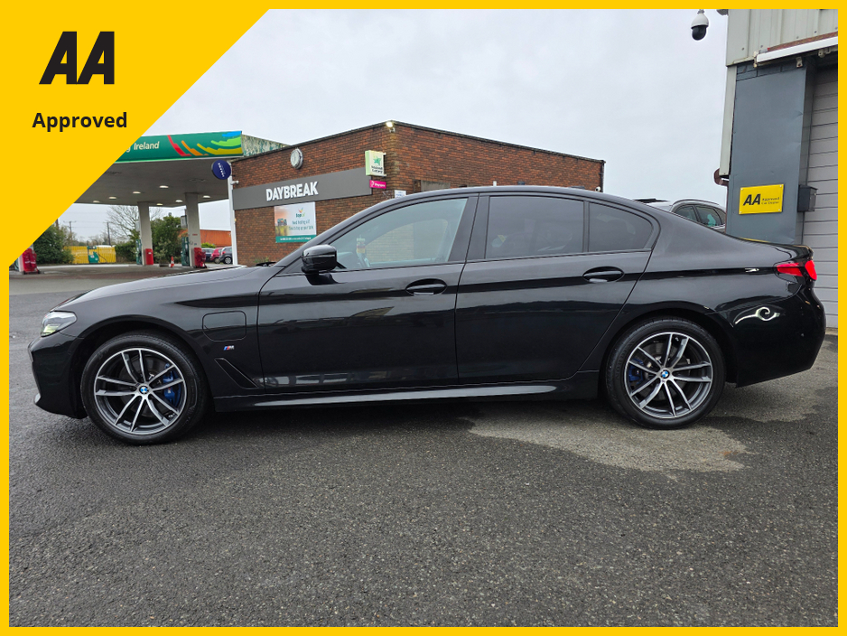 2021 BMW 5 Series - image 10