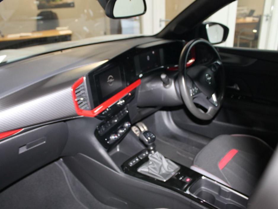 2022 Opel Mokka - image 9