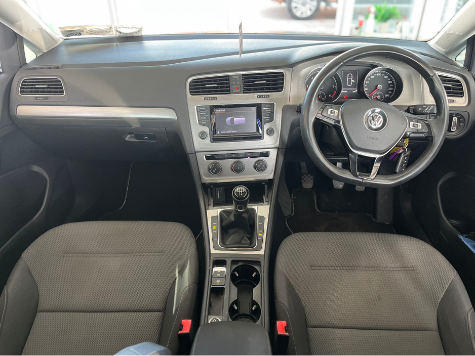 2015 Volkswagen Golf - image 11